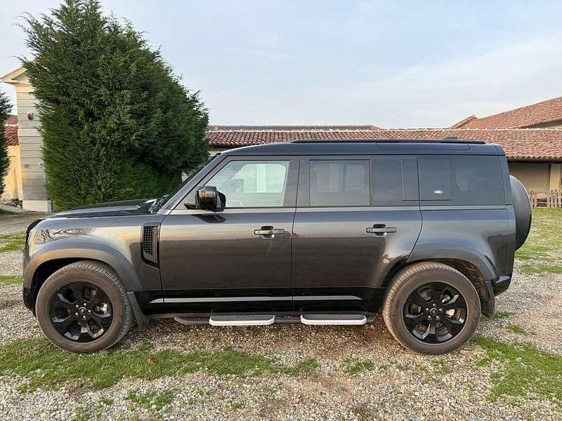 Grigio Usata 2023 Land Rover Defender SE Dynamic SUV | 62.540 € (Super prezzo) - Immagine 1/4
