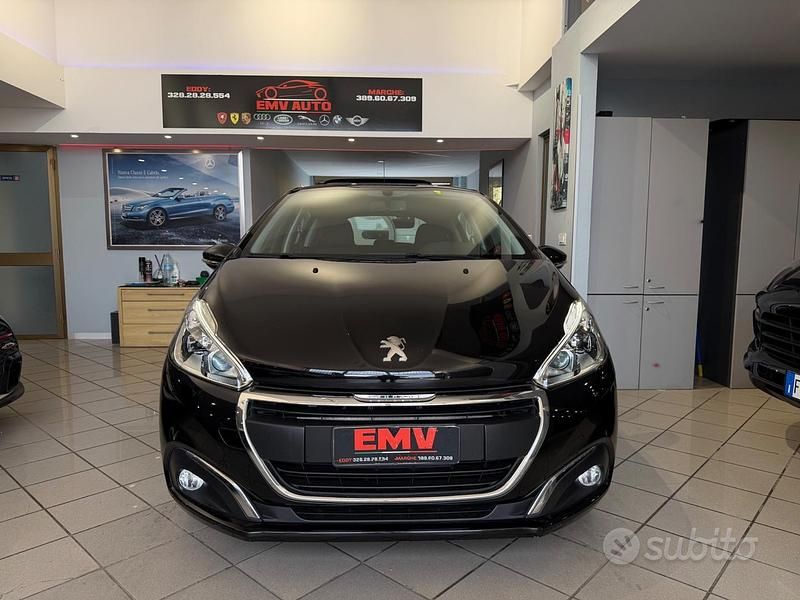 Usata Peugeot 208 Allure 82 CV (60 kW) 2017 Nero Utilitaria