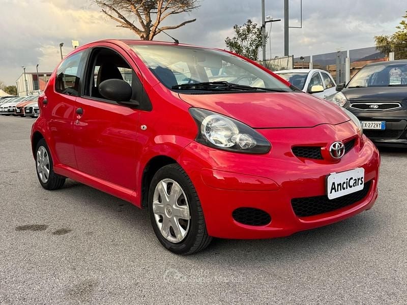 Usata Toyota Aygo 68 CV (50 kW) 2010 Rosso Utilitaria