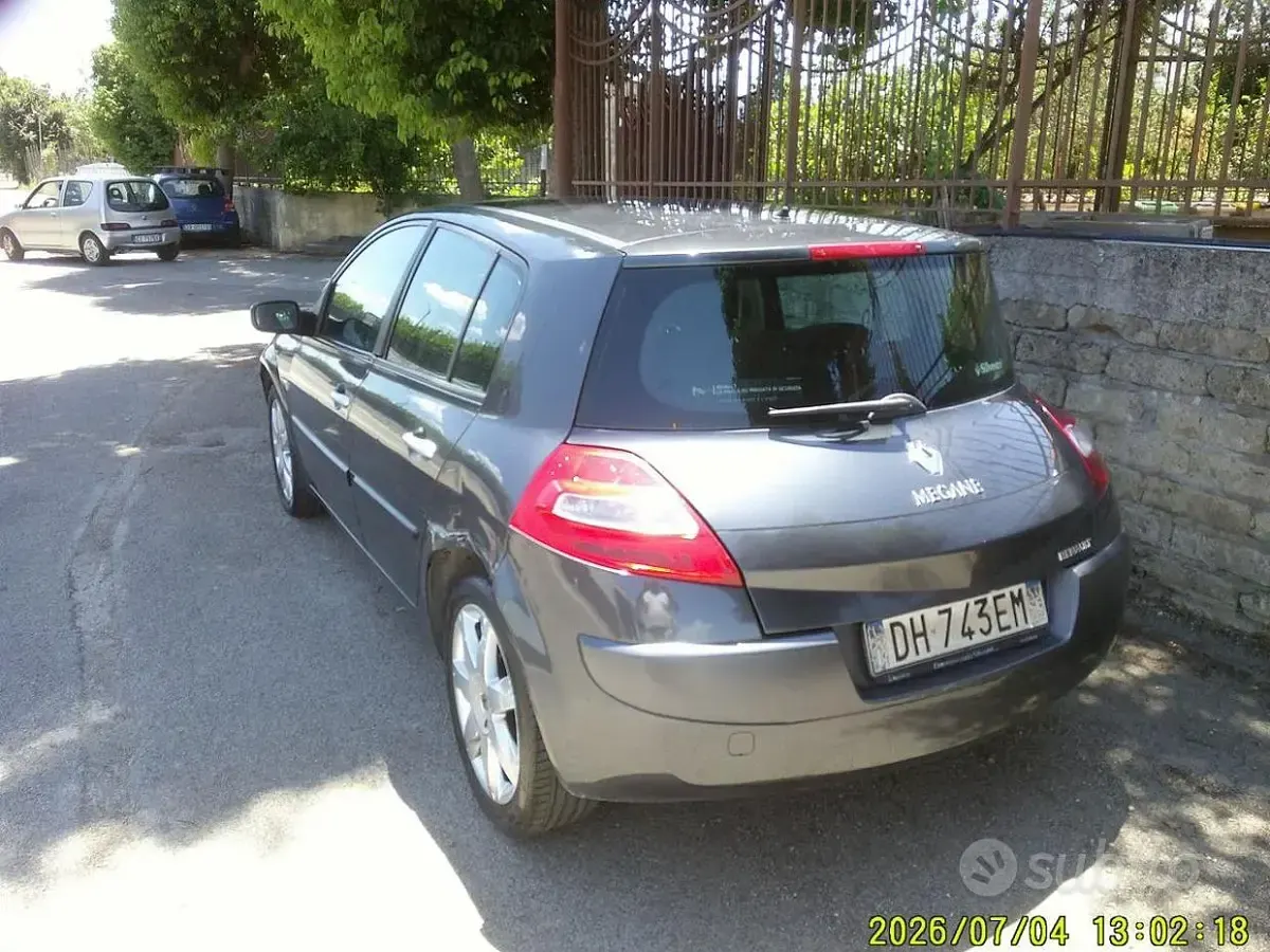 Usata Renault Mégane Dynamique 111 CV (81 kW) 2007 Grigio Berlina