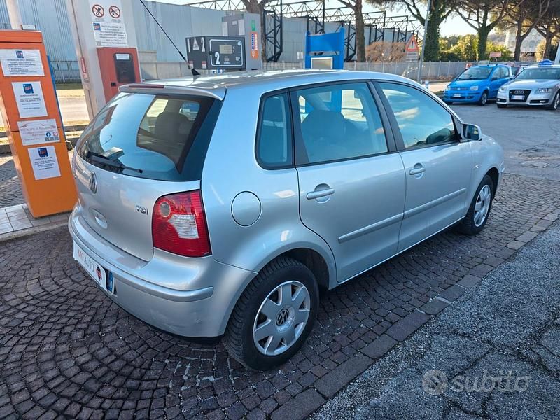 Usata VW Polo 74 CV (54 kW) 2004 Grigio Utilitaria