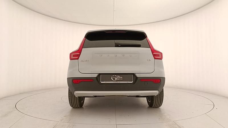 Usata Volvo XC40 Momentum 163 CV (119 kW) 2020 Bianco SUV