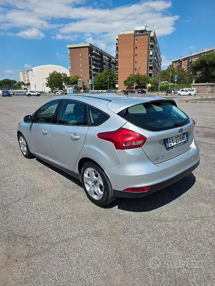 Usata Ford Focus 120 CV (88 kW) 2015 Grigio Berlina