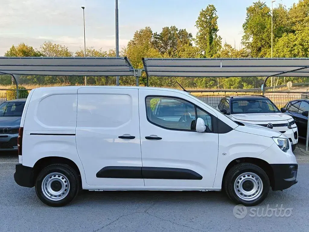Gebraucht Opel Combo 102 PS (75 kW) 2021 Weiß Van / Kleinbus