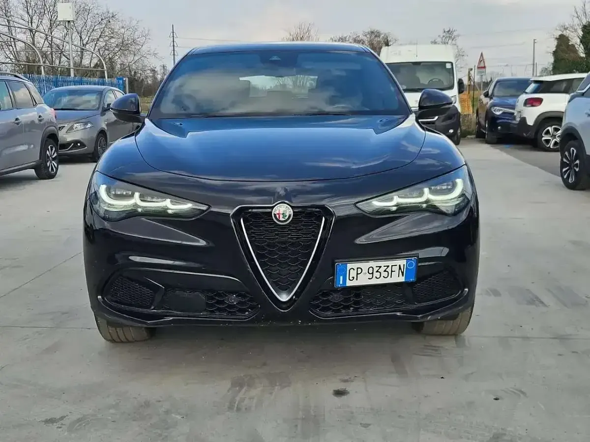 Usata Alfa Romeo Stelvio Super 209 CV (153 kW) 2023 Nero SUV