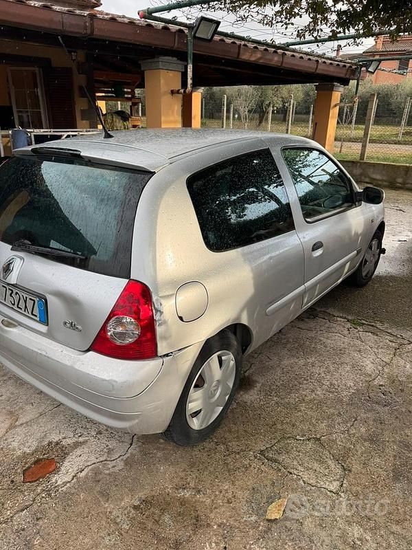Usata Renault Clio II 65 CV (47 kW) 2003 Grigio Berlina