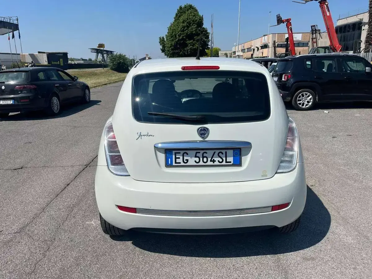 Usata Lancia Ypsilon Platinum 75 CV (55 kW) 2011 Bianco Utilitaria