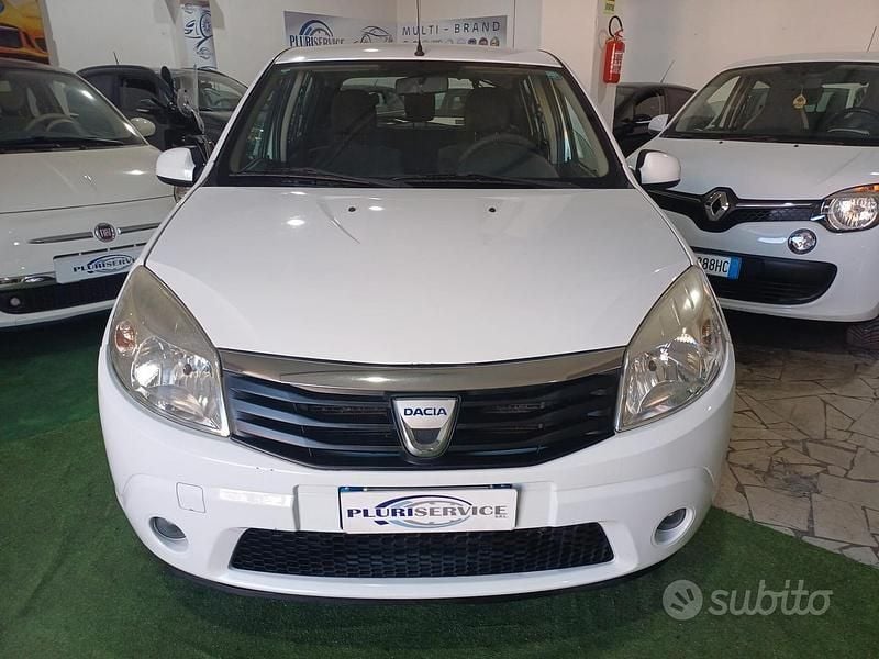 Usata Dacia Sandero Lauréate 72 CV (52 kW) 2010 Bianco Berlina