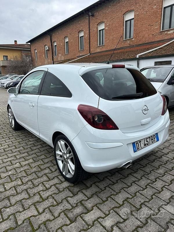 Usata Opel Corsa Sport 75 CV (55 kW) 2009 Bianco Utilitaria