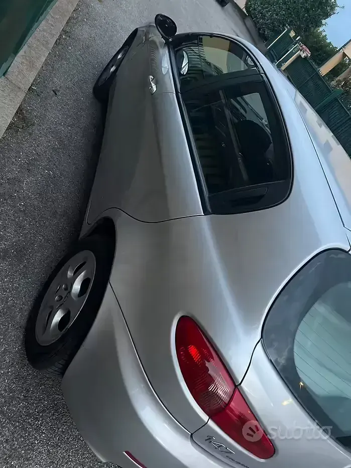 Usata Alfa Romeo 147 120 CV (88 kW) 2006 Grigio Utilitaria