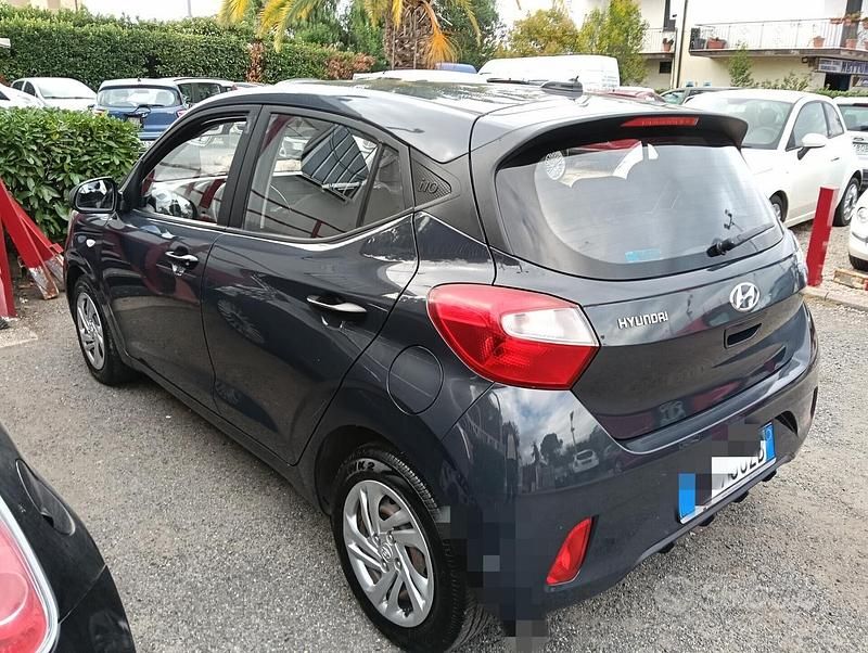 Usata Hyundai i10 Advanced 66 CV (48 kW) 2022 Grigio Utilitaria