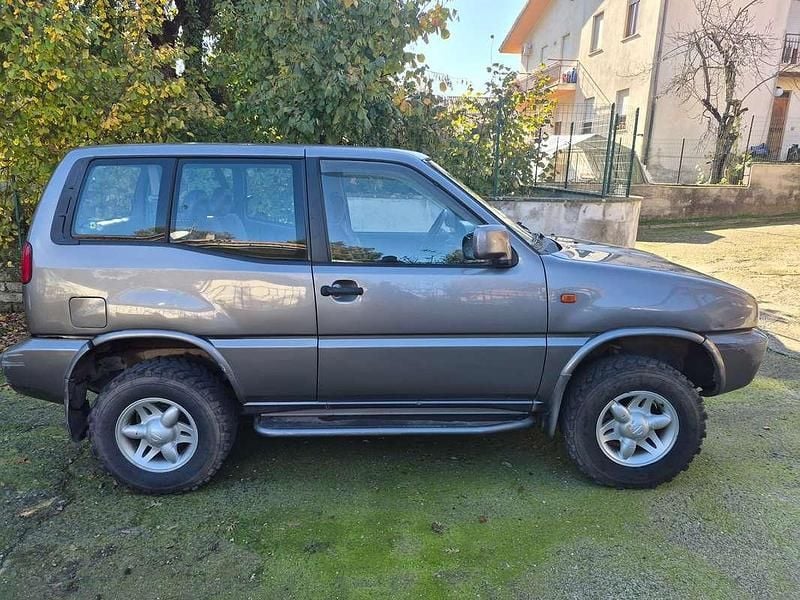 Usata Nissan Terrano 99 CV (72 kW) 1996 Grigio SUV