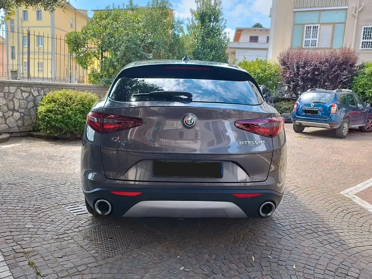 Usata Alfa Romeo Stelvio Executive 210 CV (154 kW) 2019 Grigio SUV