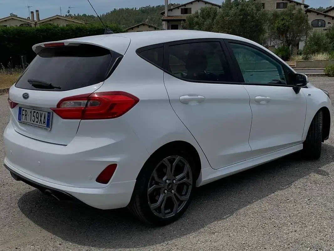 Usata Ford Fiesta ST-Line 86 CV (63 kW) 2018 Bianco Utilitaria