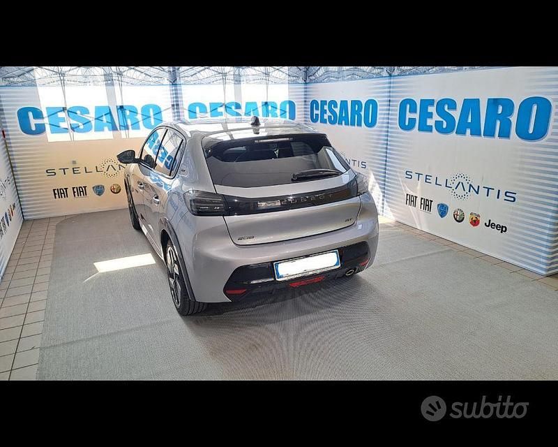 Usata Peugeot 208 GT 101 CV (74 kW) 2024 Grigio artense Utilitaria
