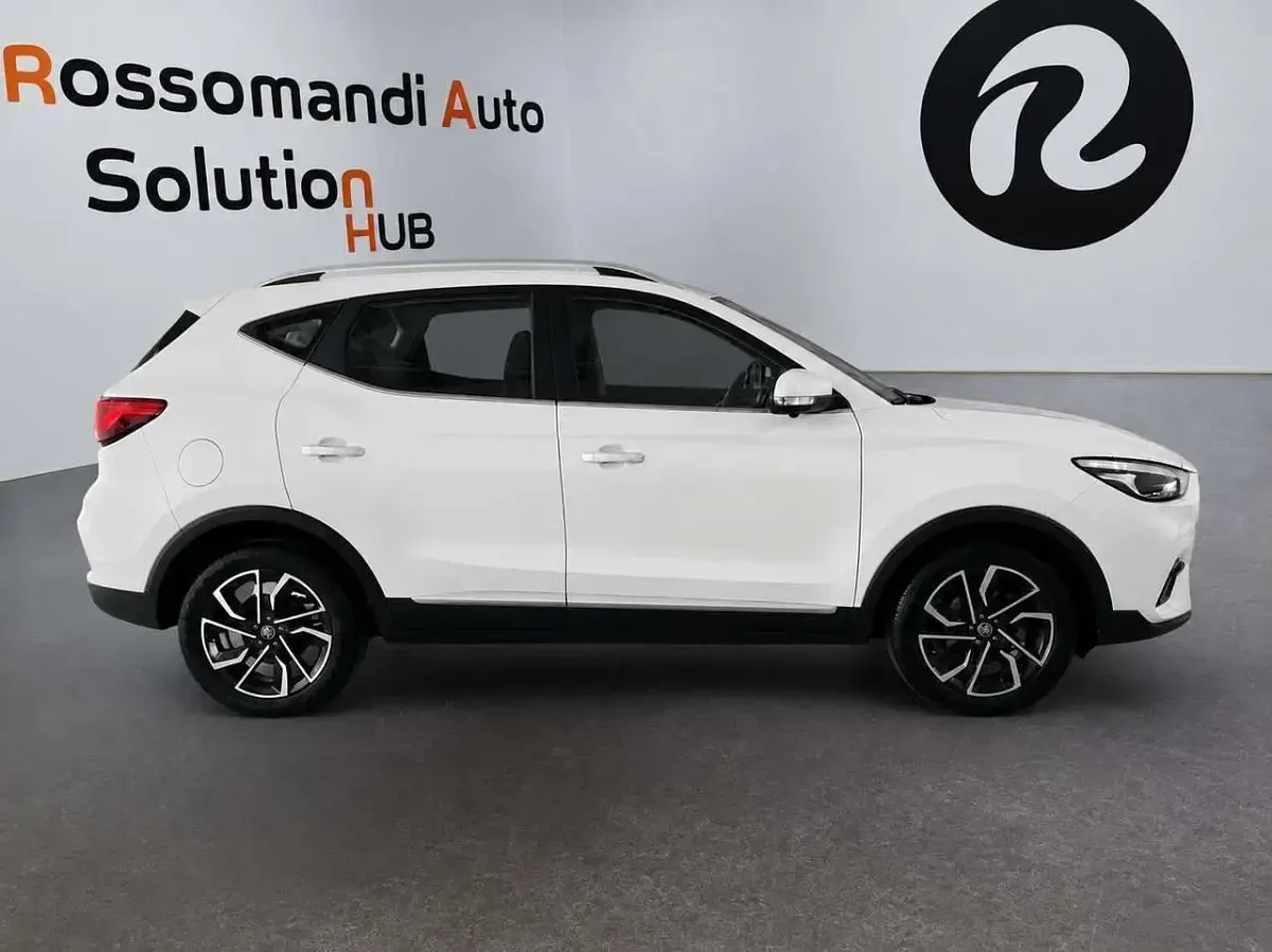 Usata MG ZS Luxury 111 CV (81 kW) 2024 Bianco SUV