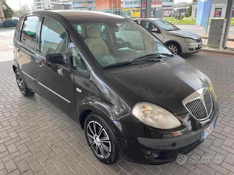 Usata Lancia Musa 100 CV (73 kW) 2004 Nero Monovolume