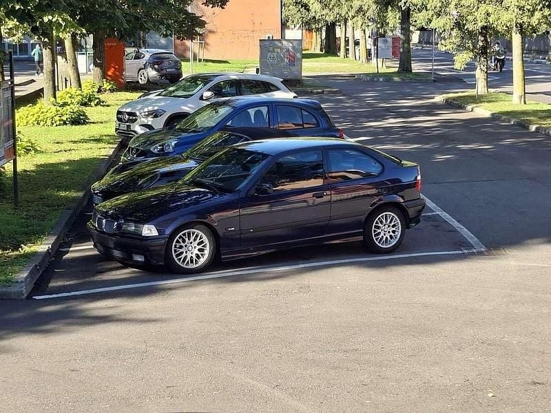 Usata 1999 BMW 323 Compact Due volumi | 9300 € - Immagine 1/4