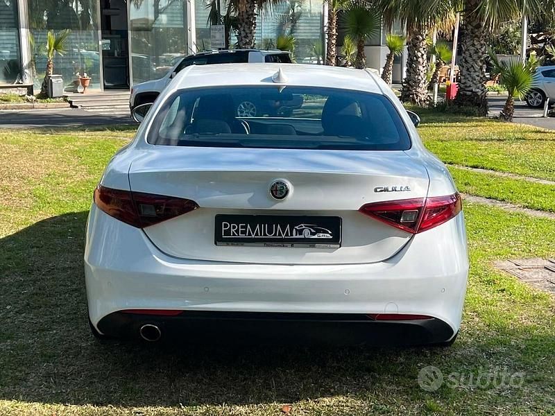 Usata Alfa Romeo Giulia Business 160 CV (117 kW) 2019 Bianco Berlina