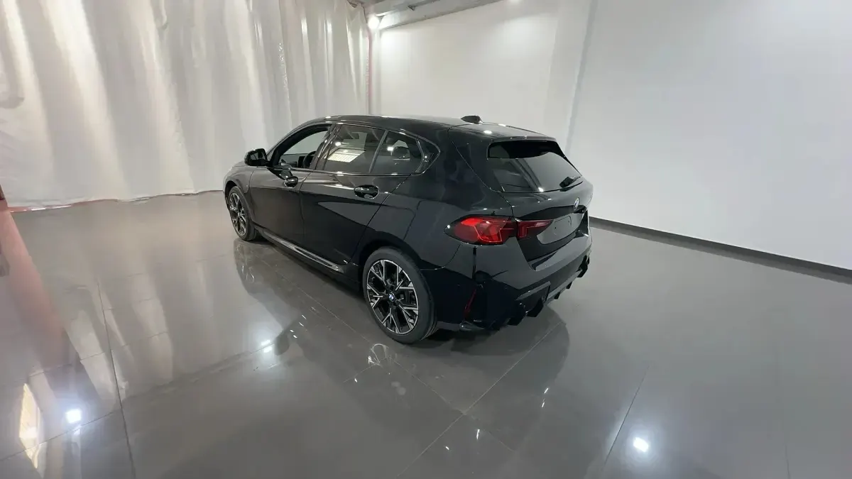 Usata BMW 120 M Sport 163 CV (119 kW) 2025 Saphire black Utilitaria