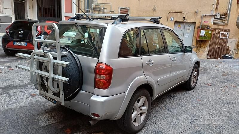 Usata Toyota RAV4 116 CV (85 kW) 2005 Grigio SUV