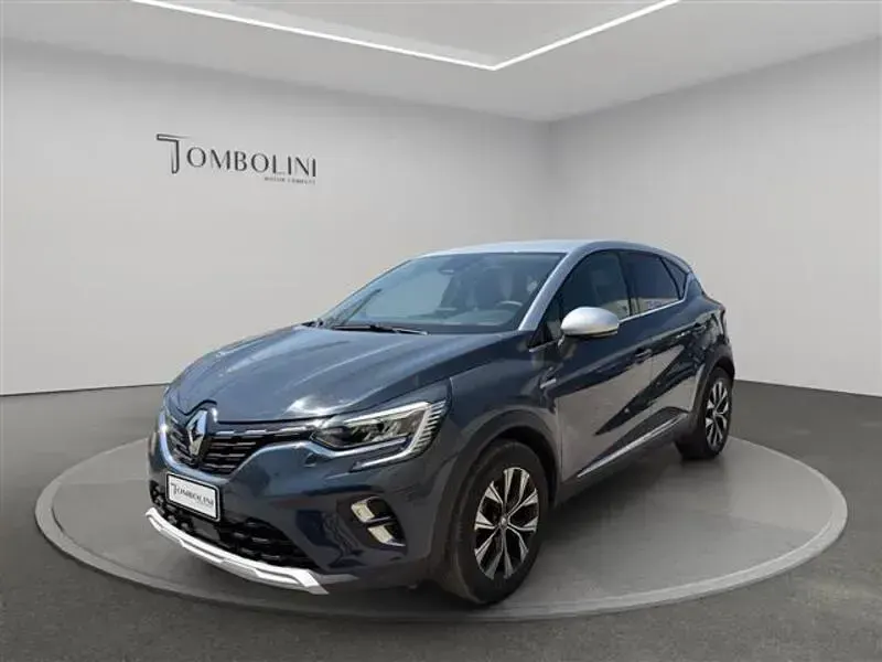 Usata Renault Captur Intens 100 CV (73 kW) 2023 Blu scuro SUV