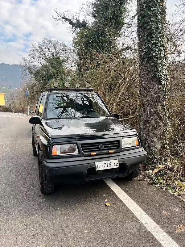 Usata Suzuki Vitara 75 CV (55 kW) 1997 Nero Station wagon