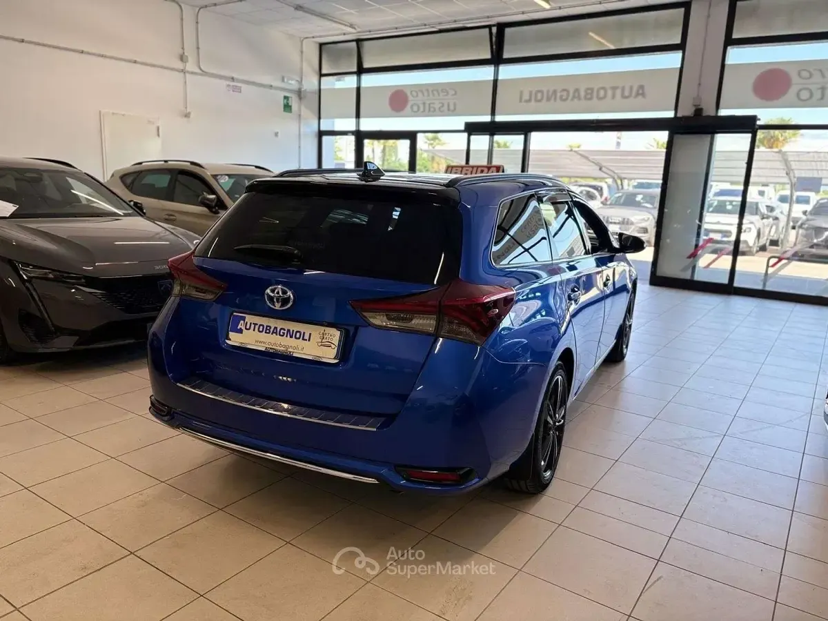 Usata Toyota Auris Hybrid Edition 99 CV (72 kW) 2018 Blu Station wagon