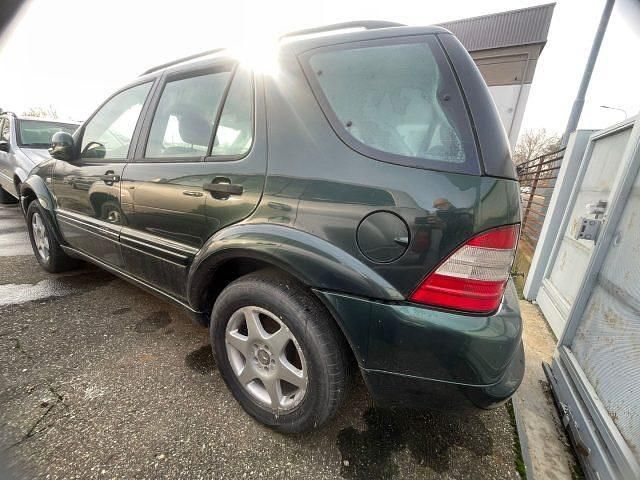 Usata Mercedes ML270 163 CV (119 kW) 2001 Verde SUV