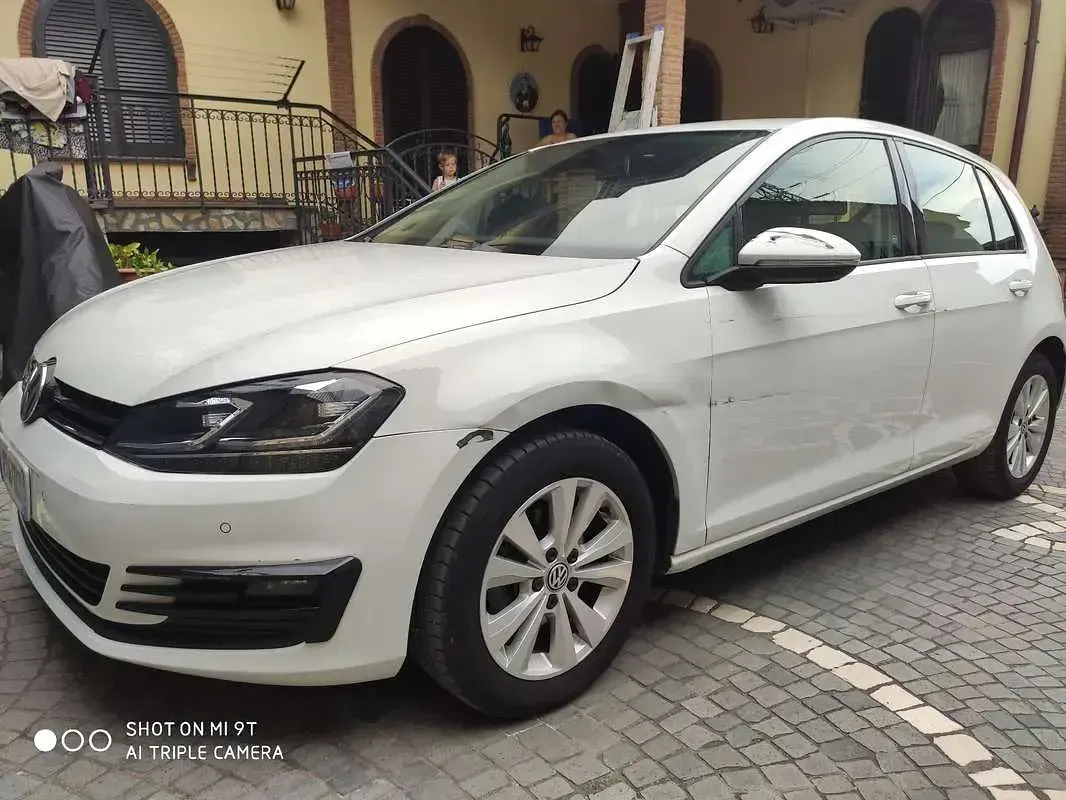 Usata VW Golf VII Highline 110 CV (80 kW) 2014 Berlina