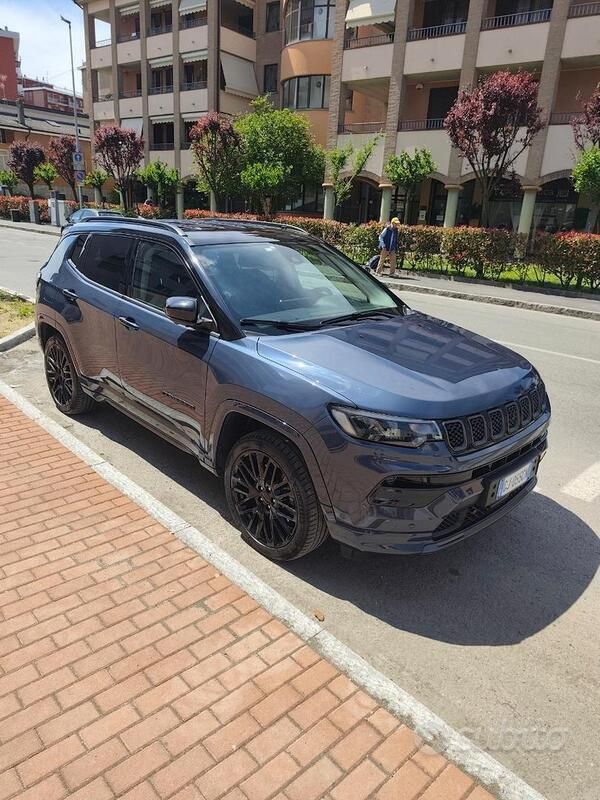 Usata Jeep Compass 240 CV (176 kW) 2022 Blu SUV