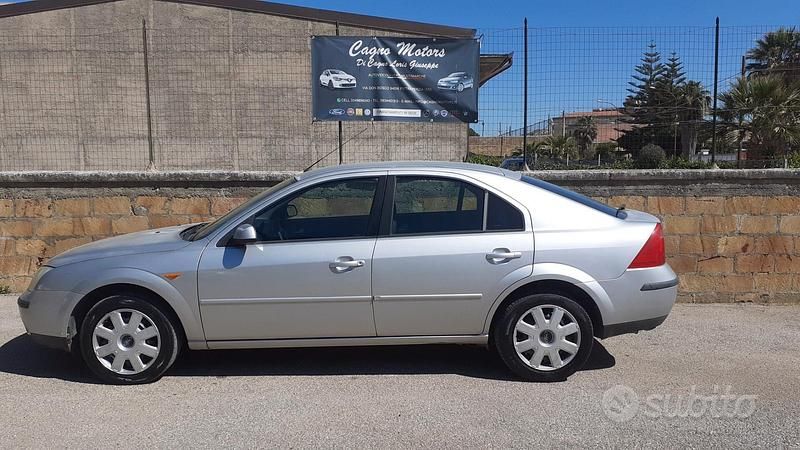 Usata Ford Mondeo 116 CV (85 kW) 2001 Grigio Berlina