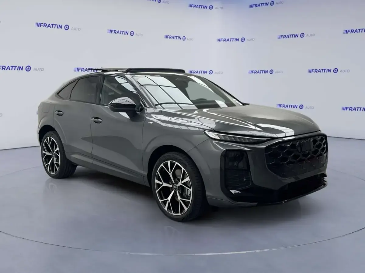 Nuova Audi Q3 S-Line 150 CV (110 kW) 2026 Grigio scuro SUV