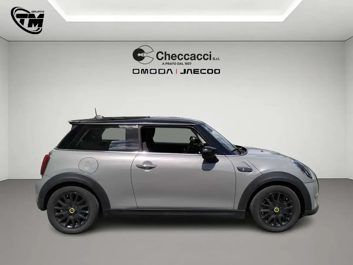 Usata Mini Cooper SE Classic 75 kW (102 CV) 2022 Grigio Utilitaria