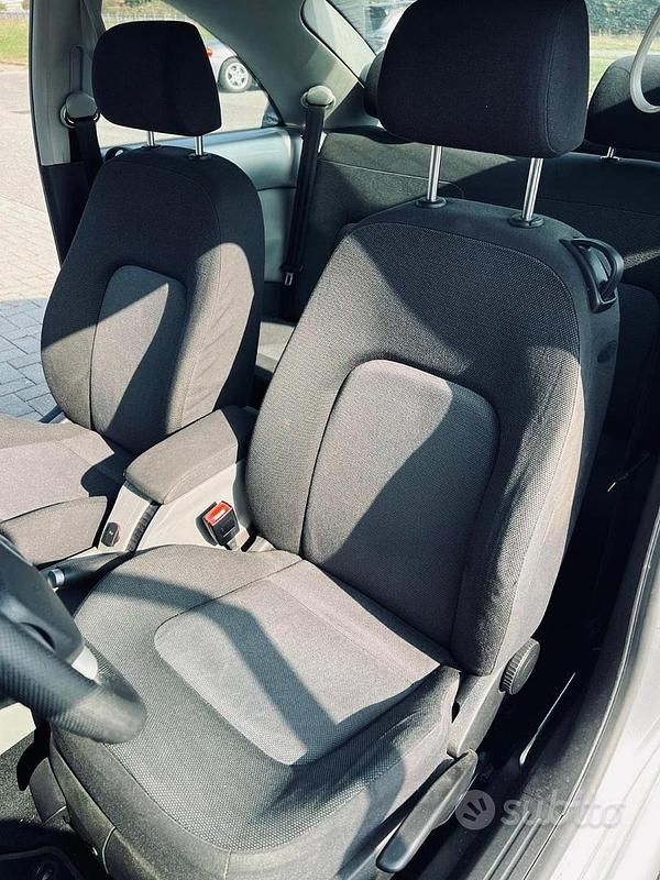 Usata VW New Beetle 105 CV (77 kW) 2006 Grigio Utilitaria