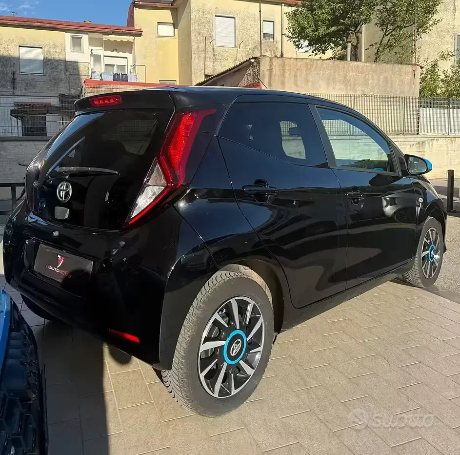 Usata Toyota Aygo X-clusiv 72 CV (52 kW) 2019 Nero Utilitaria