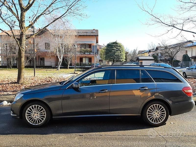 Usata Mercedes E220 Avantgarde 170 CV (125 kW) 2012 Nero Station wagon