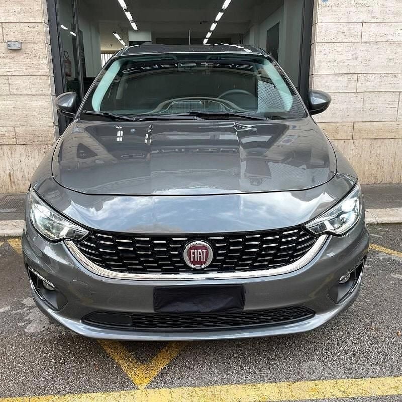 Usata Fiat Tipo Lounge 120 CV (88 kW) 2018 Grigio Berlina