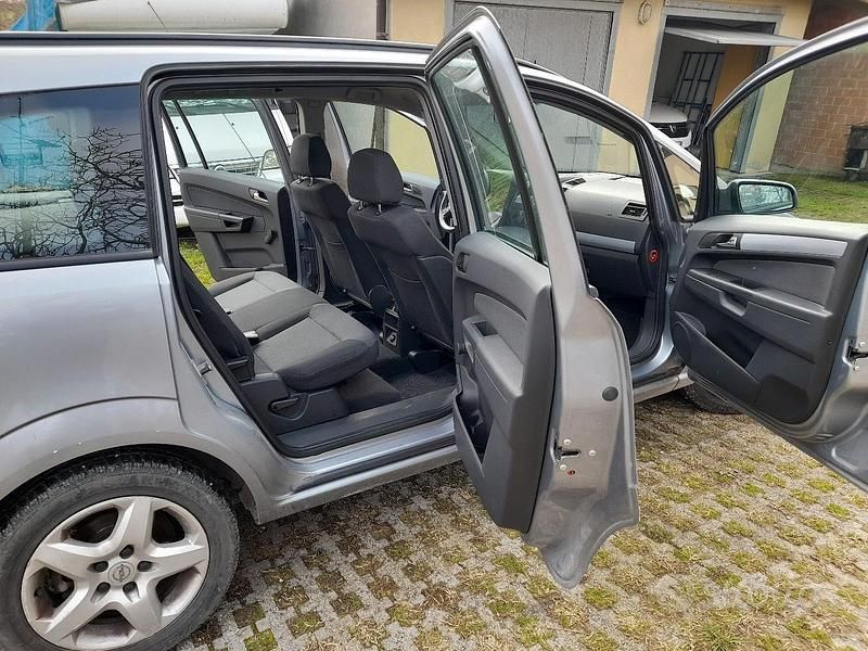 Usata Opel Zafira 120 CV (88 kW) 2007 Grigio Monovolume