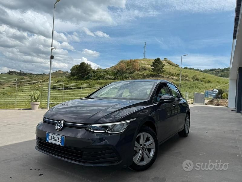Usata VW Golf VIII Life 116 CV (85 kW) 2022 Grigio Berlina