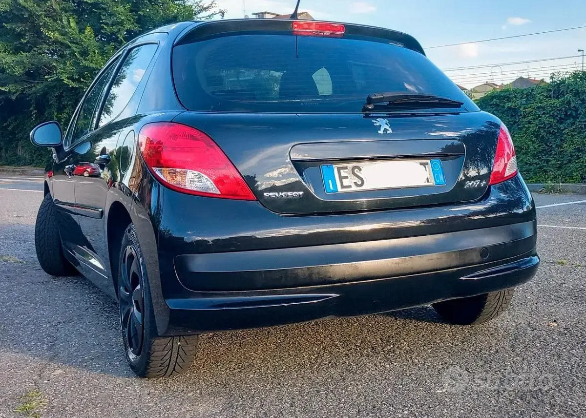 Usata Peugeot 207 73 CV (53 kW) 2013 Nero Berlina