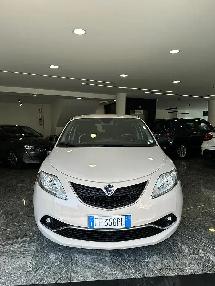 Usata Lancia Ypsilon Gold 69 CV (50 kW) 2016 Beige Utilitaria