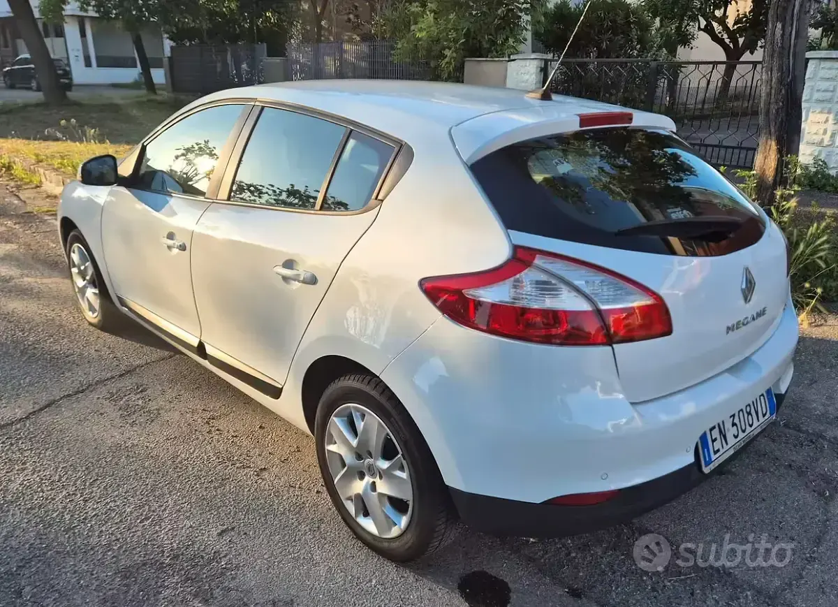 Usata Renault Mégane 110 CV (80 kW) 2012 Bianco Berlina