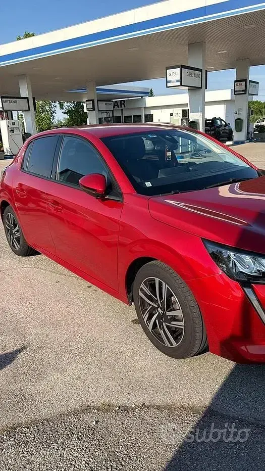 Usata Peugeot 208 Allure 101 CV (74 kW) 2020 Rosso Utilitaria