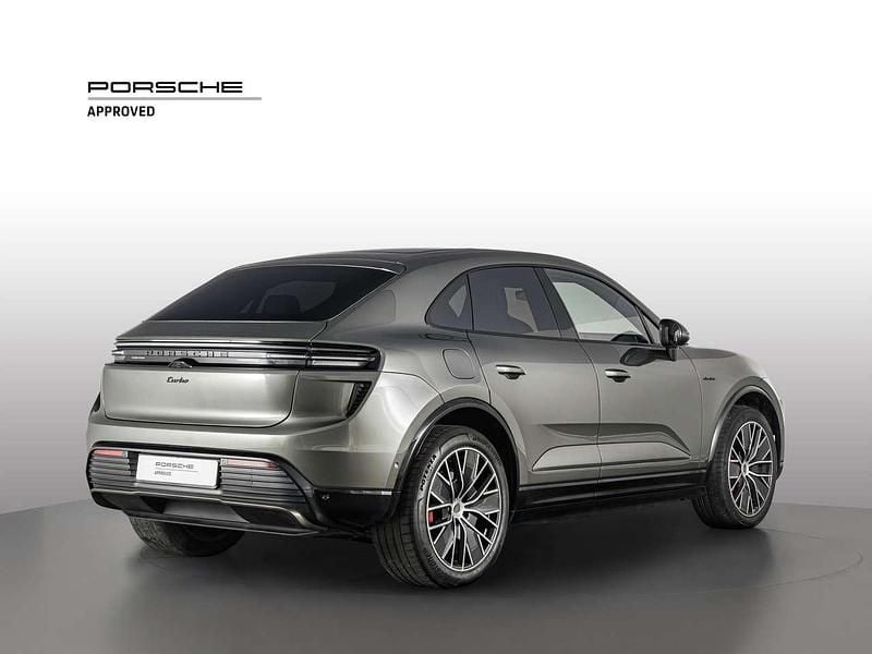 Usata Porsche Macan Turbo 469 kW (639 CV) 2024 Verde aventurine metallizzato SUV