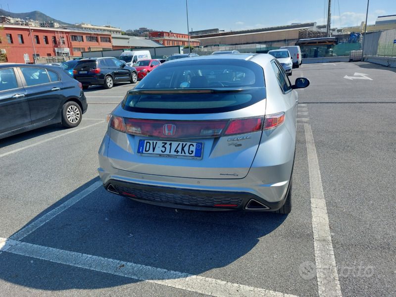 Usata Honda Civic Elegance 140 CV (102 kW) 2009 Argento Berlina