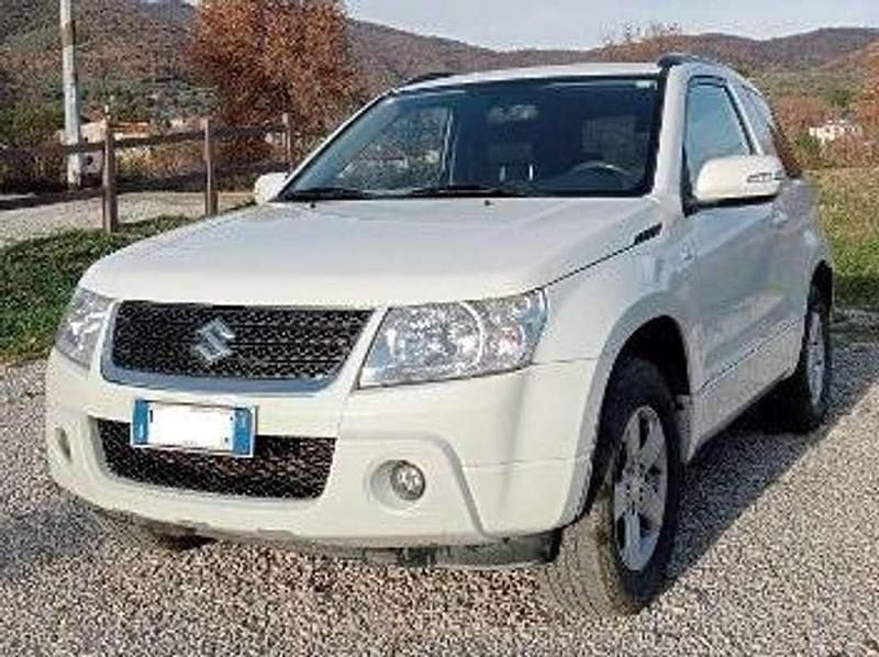 Usata Suzuki Grand Vitara 129 CV (94 kW) 2010 Bianco SUV