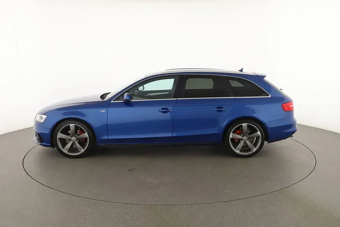 Usado Audi A4 Ambition 150 CV (110 kW) 2015 Azul Familiar