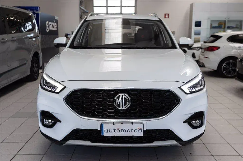 Usata MG ZS Luxury 106 CV (77 kW) 2023 Bianco SUV
