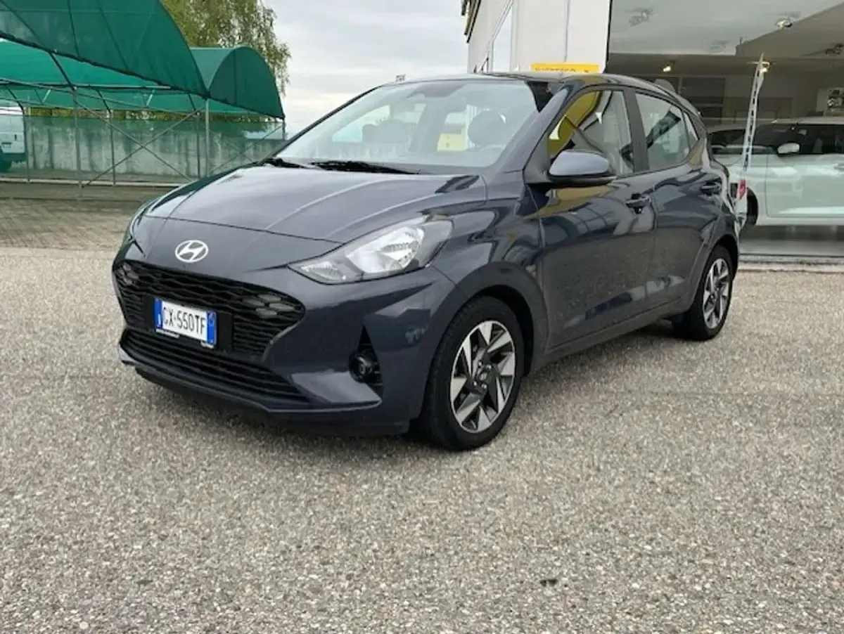 Usata Hyundai i10 63 CV (46 kW) 2024 Grigio Utilitaria